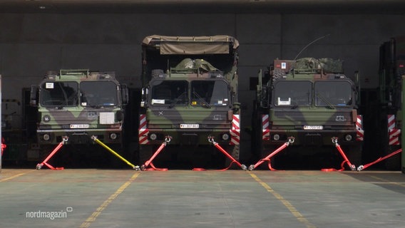 Festgezurrte Fahrzeuge der Bundeswehr. © Screenshot 